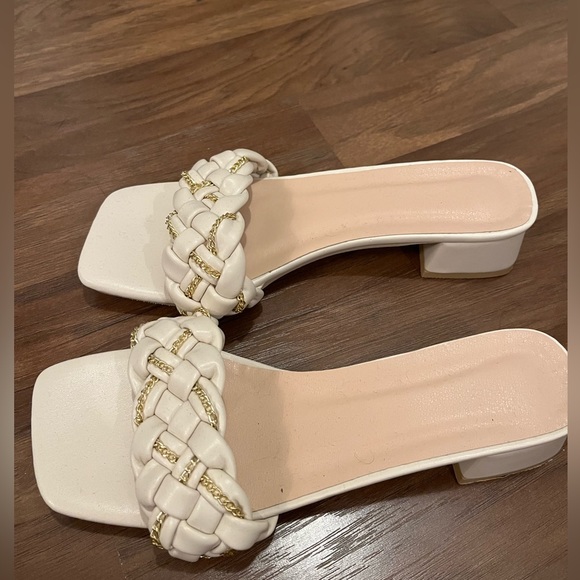 ! 2 for 20 ! GOLD AND WHITE LOW PLATFORM HEELS - Picture 3 of 6